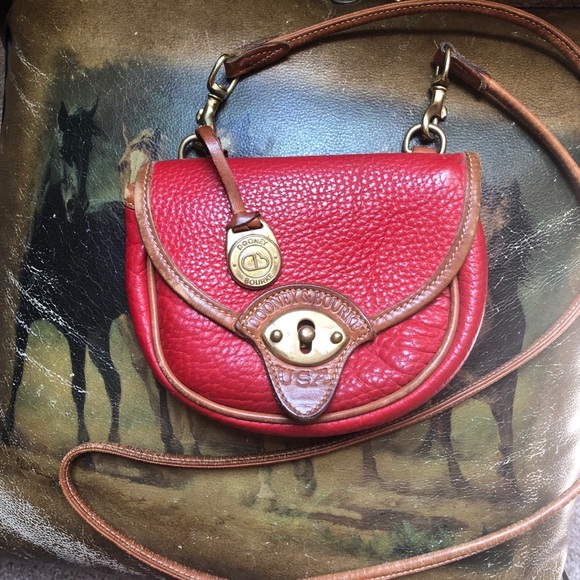 Dooney & Bourke Handbags - ‼️SOLD‼️🌻🦆 VINTAGE DooneyBourke Belt Bag🌻🦆